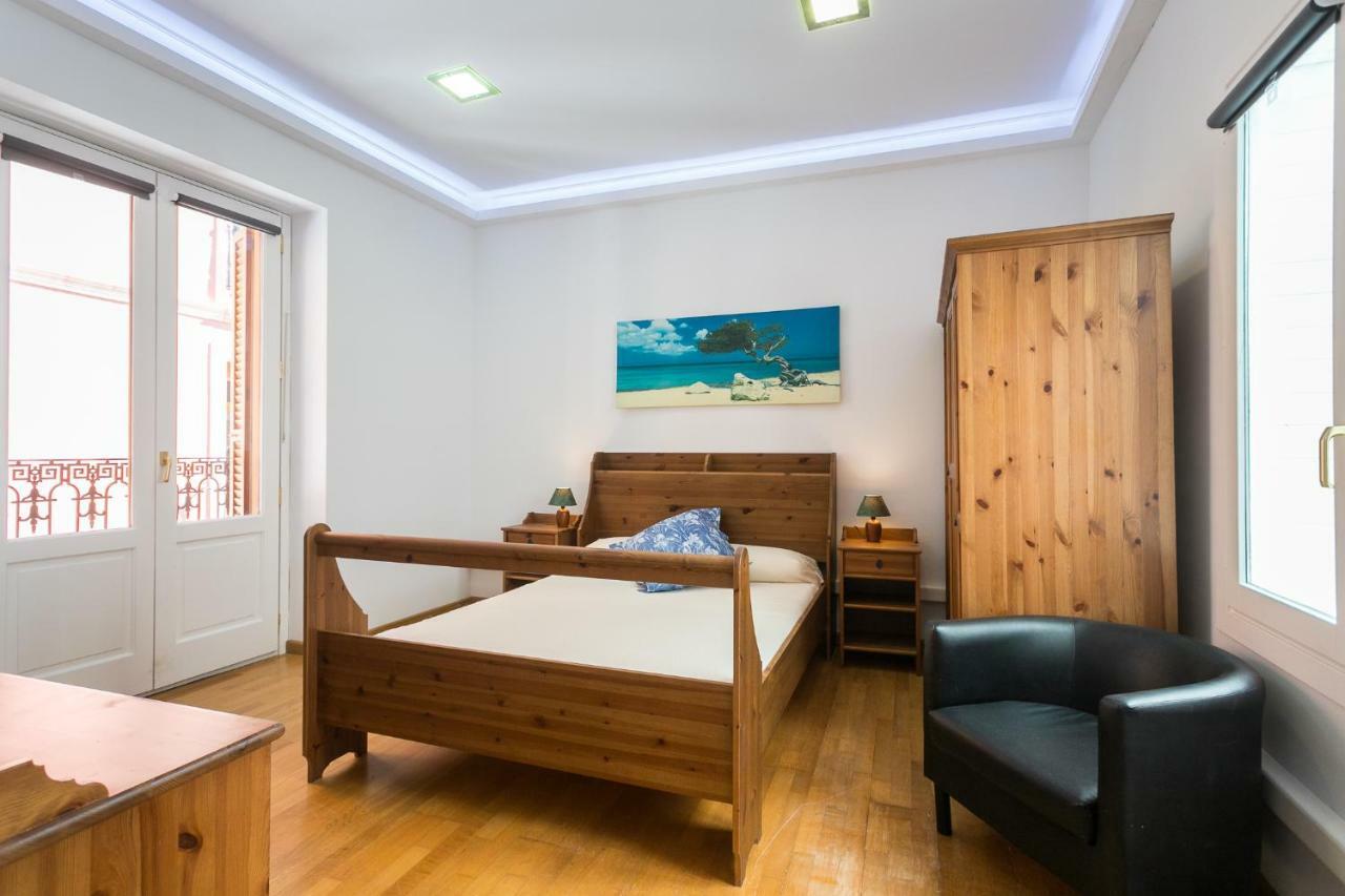 Estudios Ramon Llull Apartment
